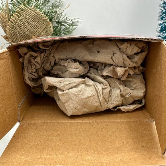 Dickens Collectibles Christmas Carolers Holiday Figurine Village People Decor - Picture 6 of 16